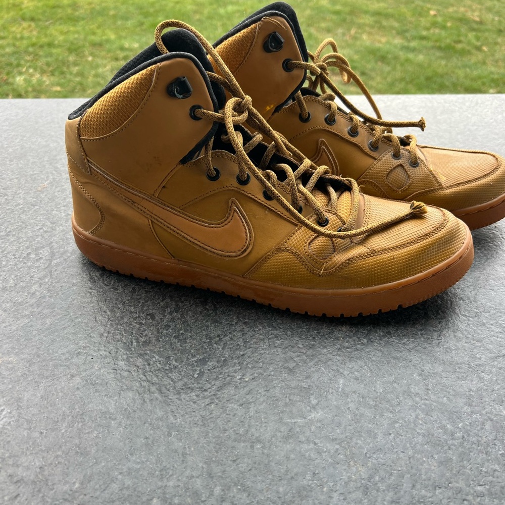 Nike Men's Tan High-Top Sneakers